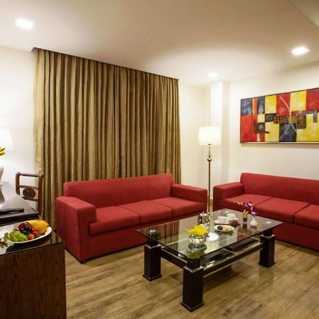 Taurus Sarovar Portico New Delhi Exteriör bild