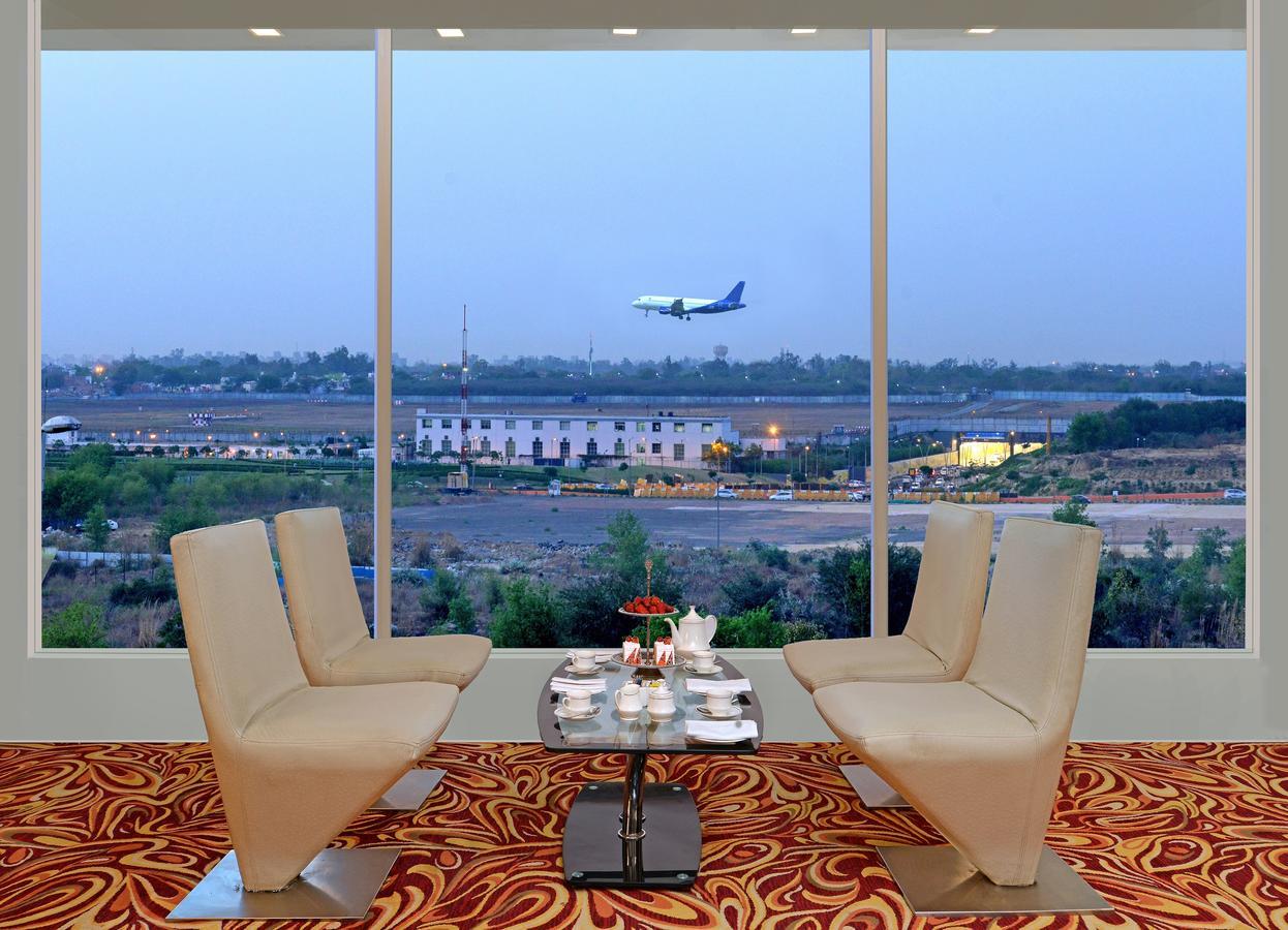Taurus Sarovar Portico New Delhi Exteriör bild