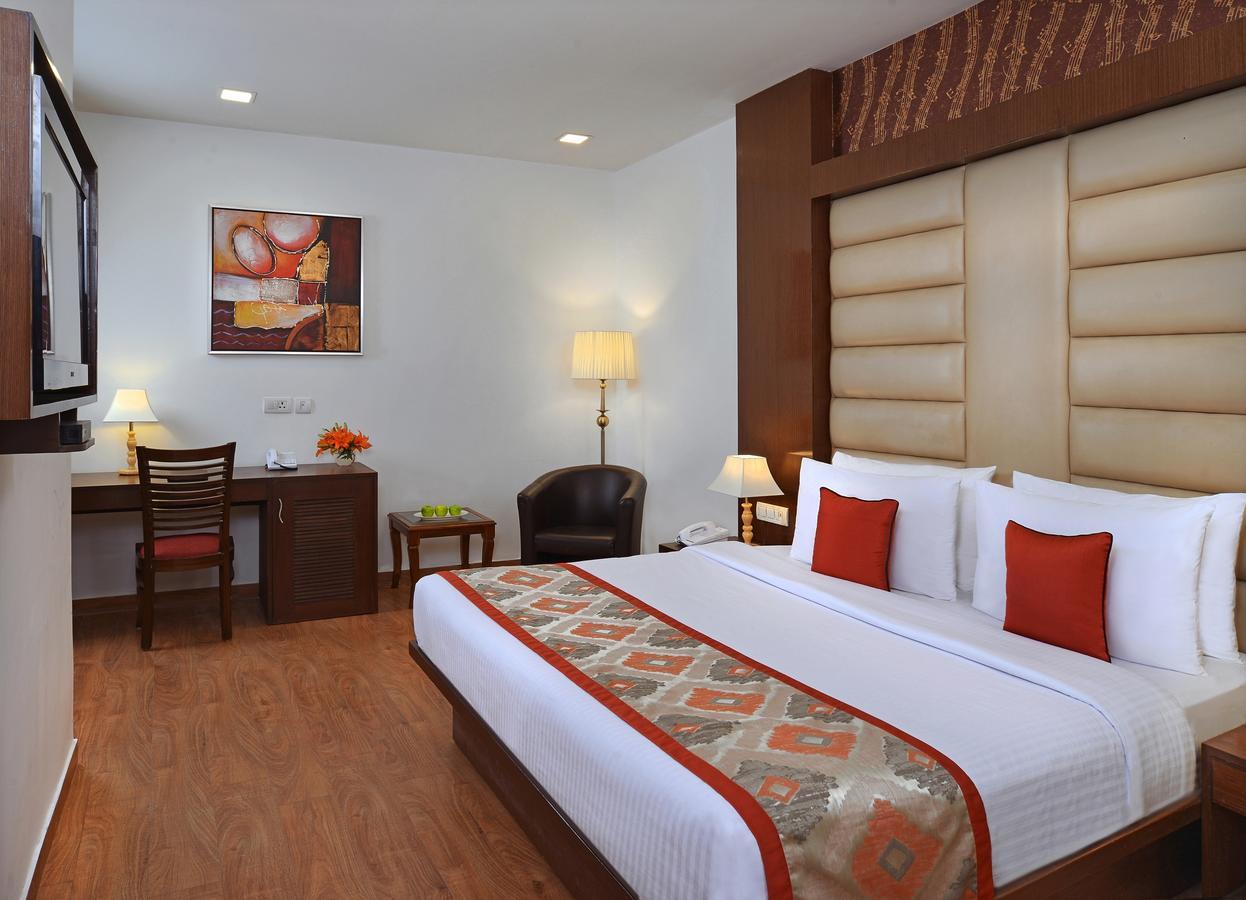 Taurus Sarovar Portico New Delhi Exteriör bild