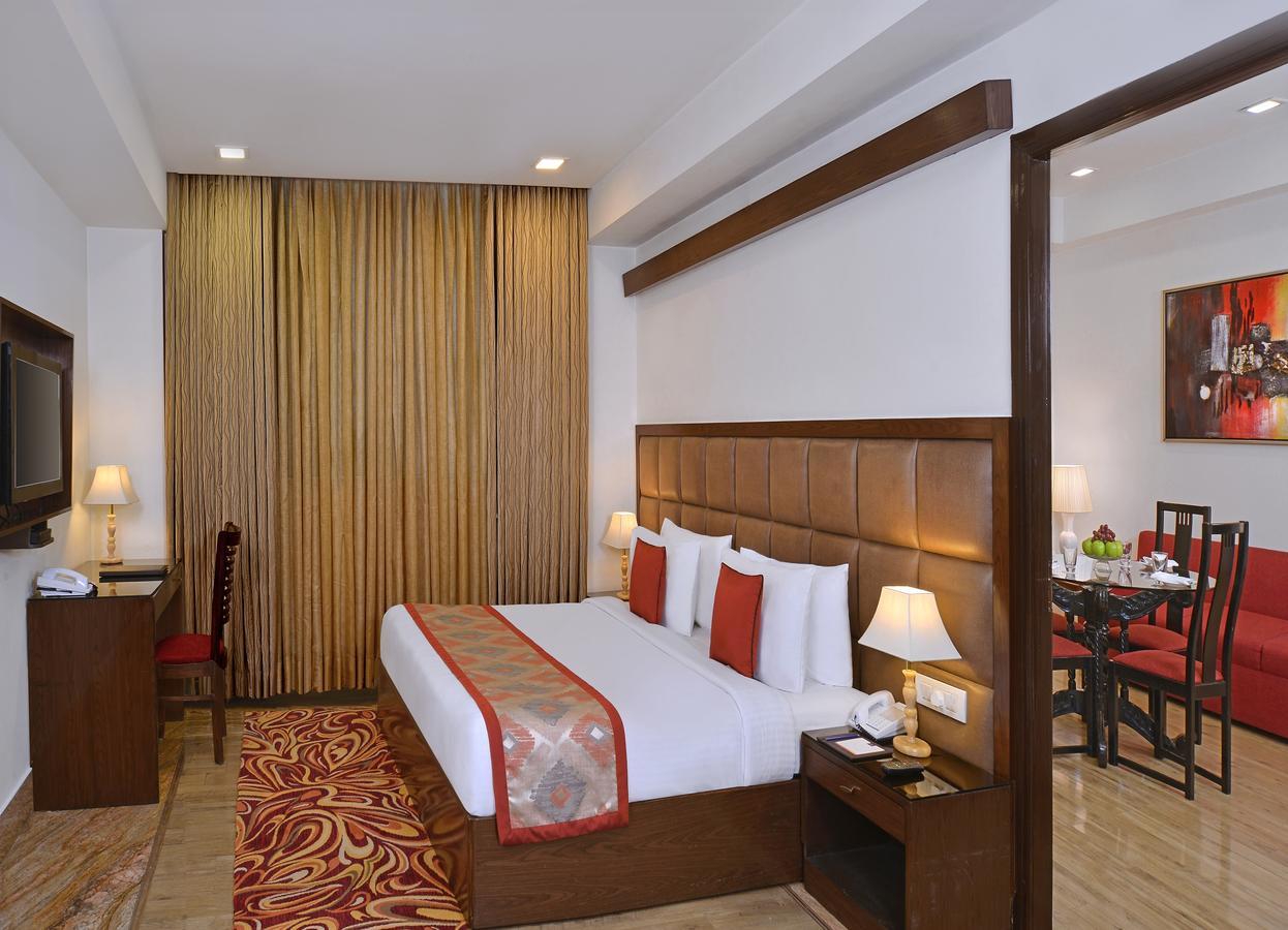 Taurus Sarovar Portico New Delhi Exteriör bild