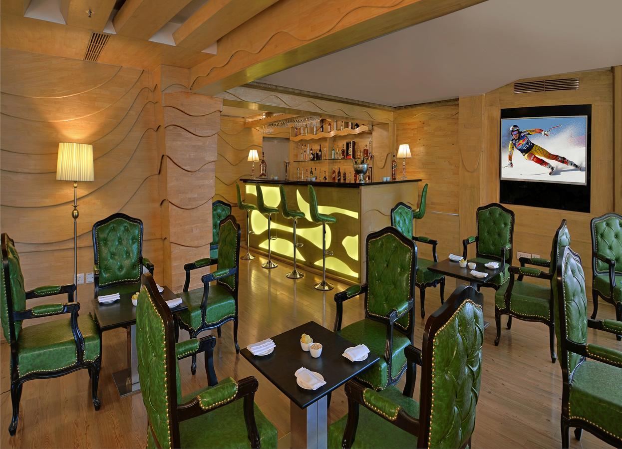 Taurus Sarovar Portico New Delhi Exteriör bild