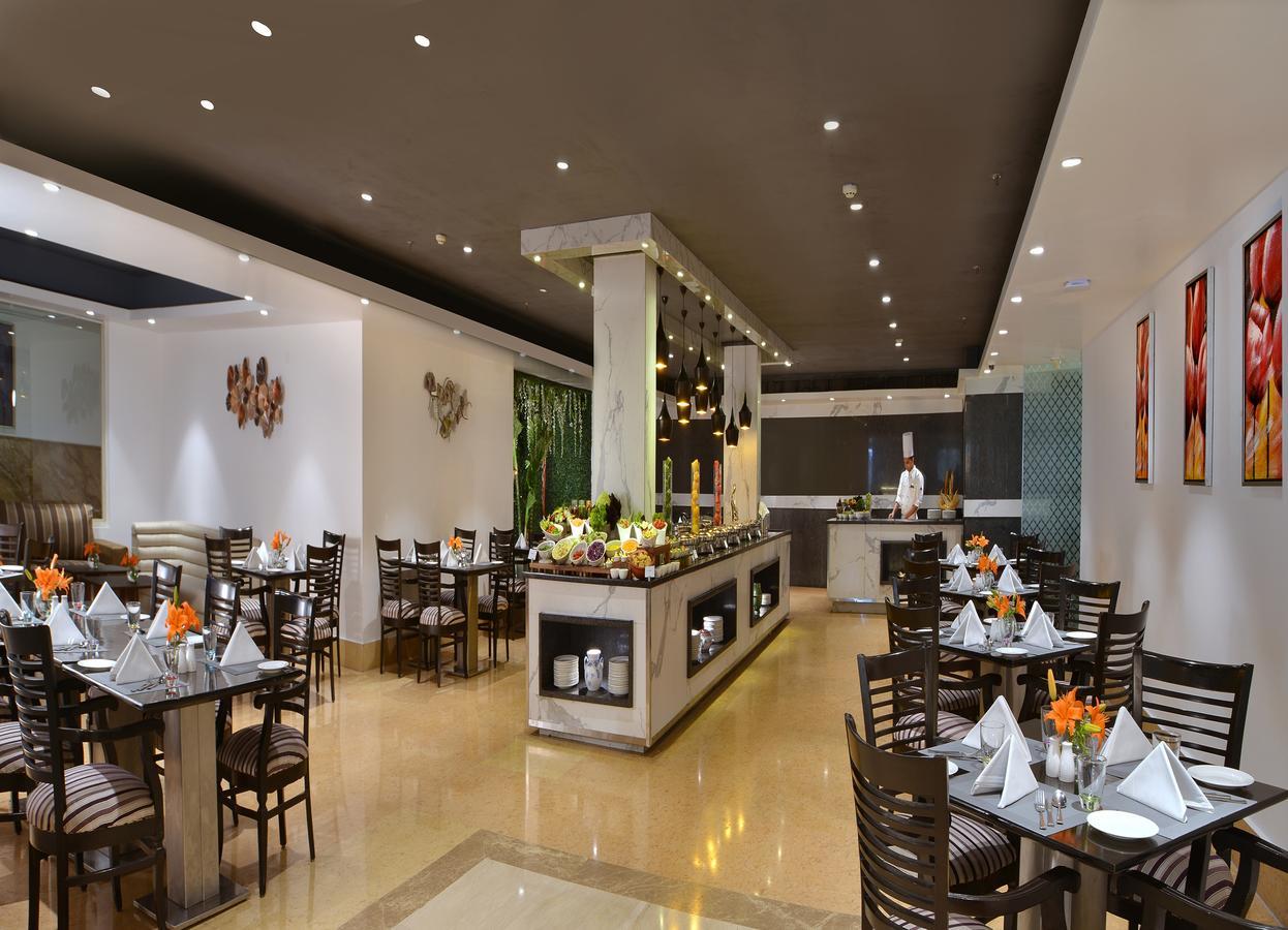 Taurus Sarovar Portico New Delhi Exteriör bild