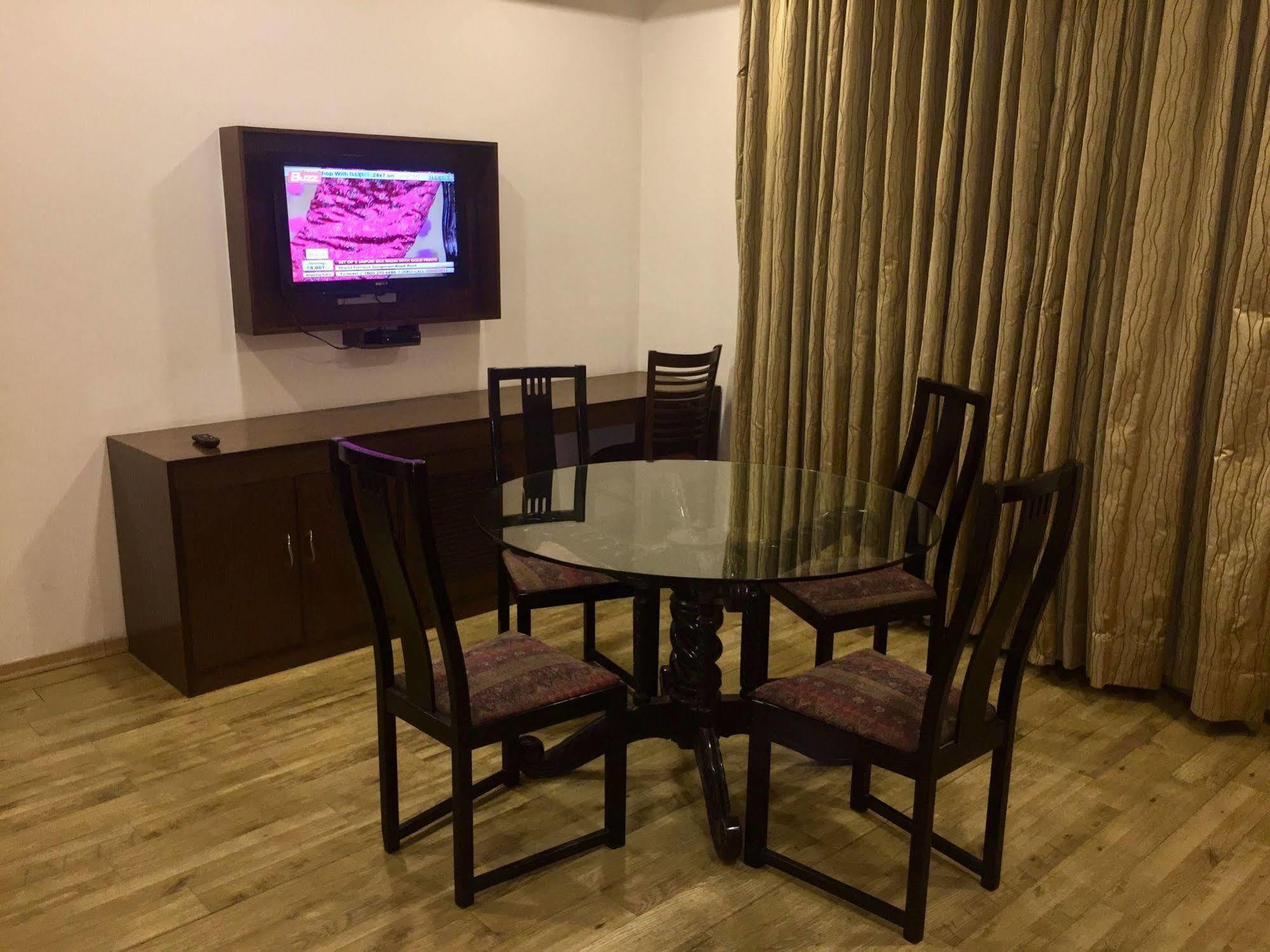 Taurus Sarovar Portico New Delhi Exteriör bild