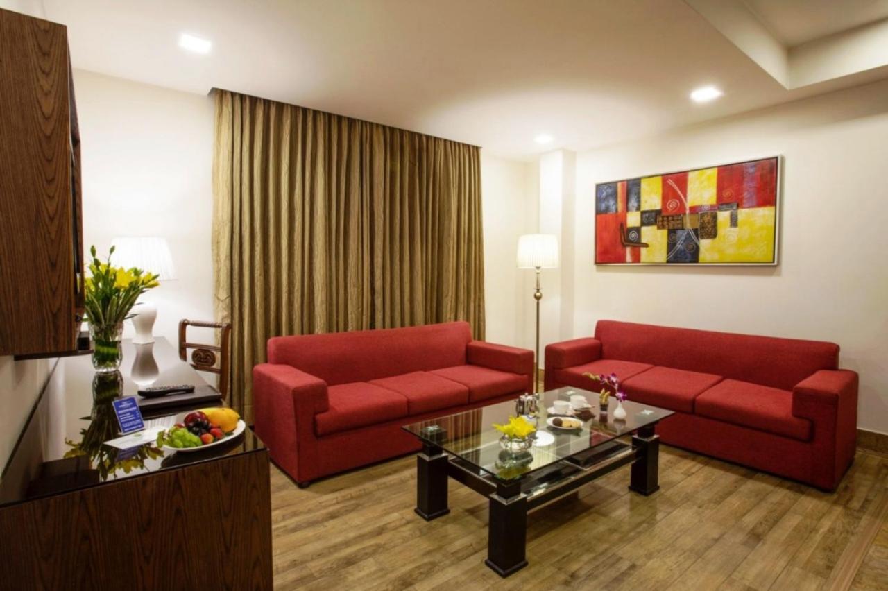 Taurus Sarovar Portico New Delhi Exteriör bild