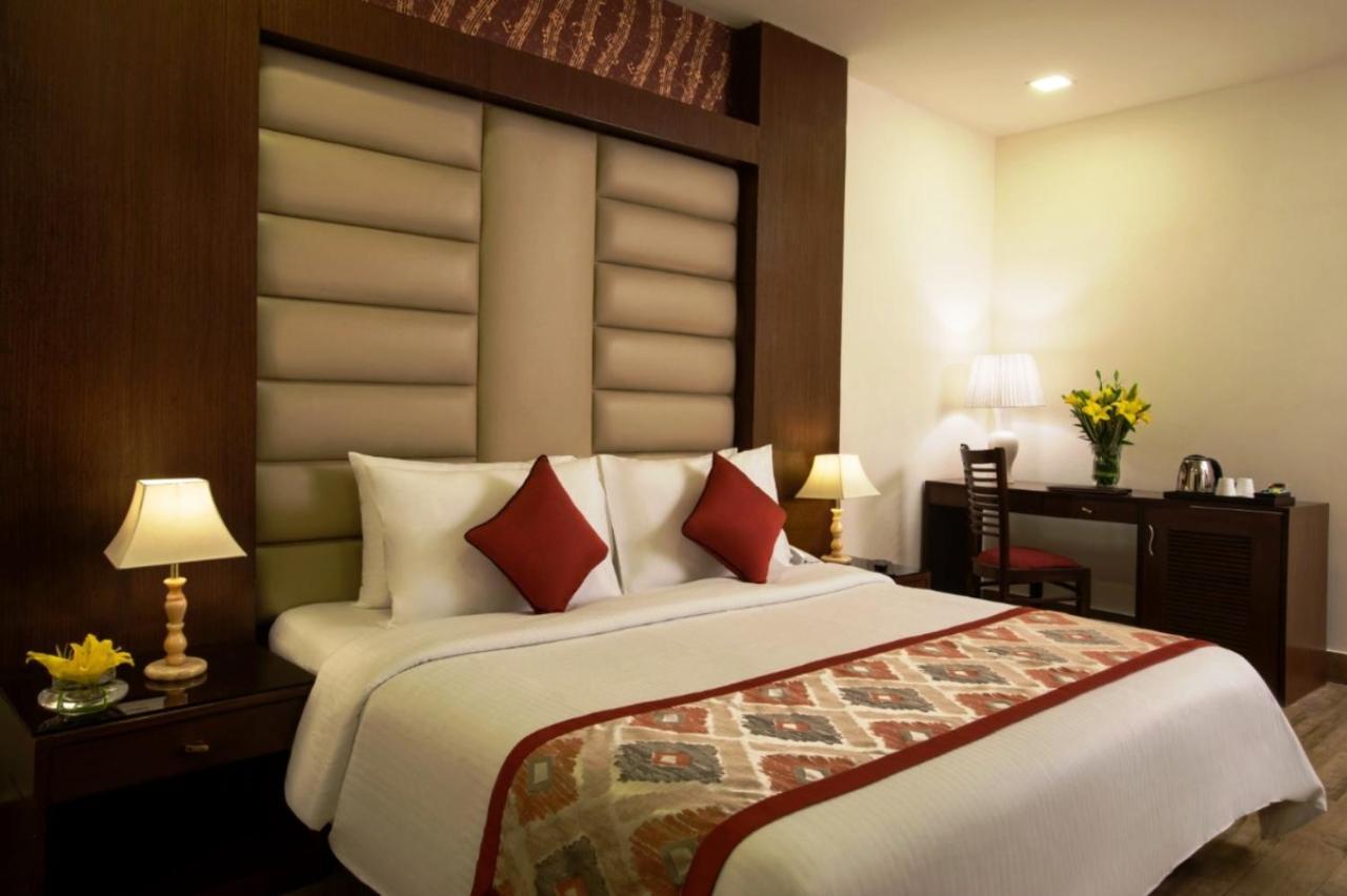 Taurus Sarovar Portico New Delhi Exteriör bild
