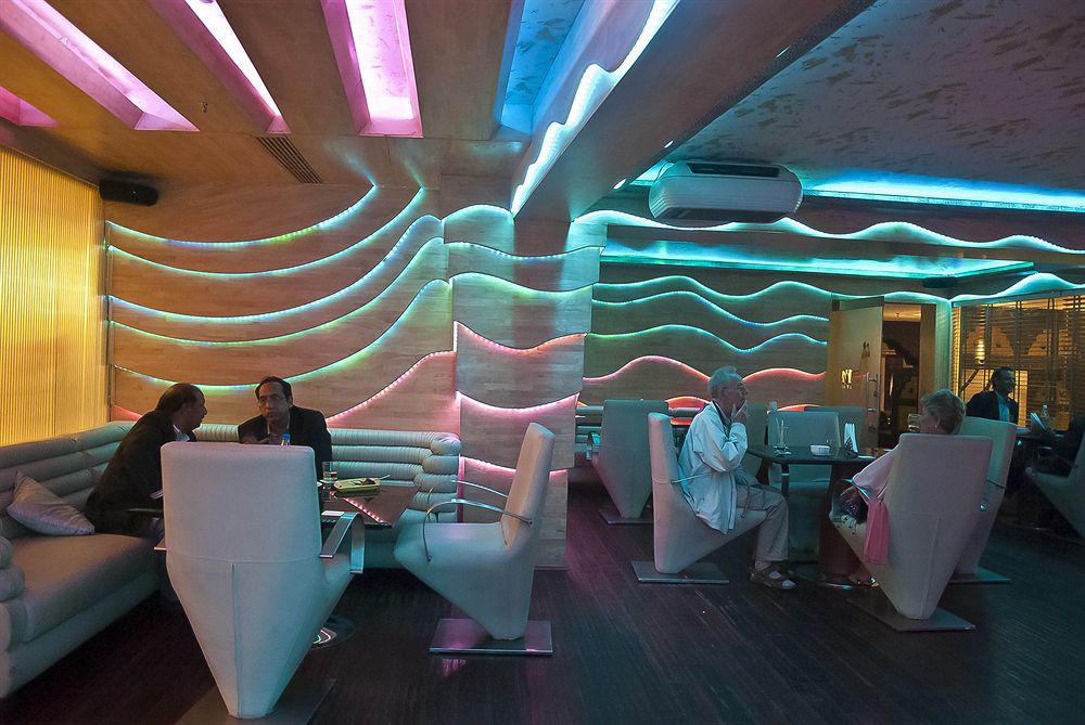 Taurus Sarovar Portico New Delhi Exteriör bild